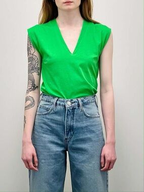 FRAME Le Mid Rise V-Neck Tee - Size Medium